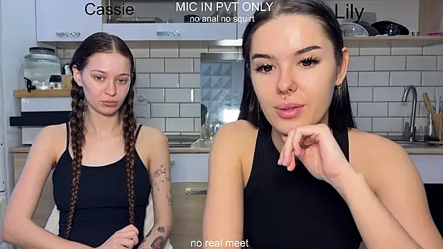 Snapshot of girls_secrets chatting on February 2026 10:33:01 AM girls secrets online show from February 2026 10:33:01 AM