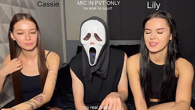 Snapshot of girls_secrets chatting on February 2026 11:06:02 AM girls secrets online show from February 2026 11:06:02 AM