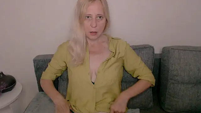 MiLenaMilf online show from September 2025 07:19:01 AM