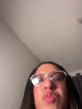 Snapshot of ValentinaEvanz chatting on June 2026 06:32:01 PM ValentinaEvanz online show from June 2026 06:32:01 PM
