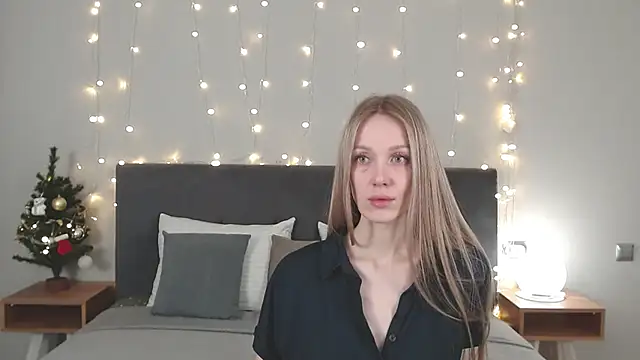 JuliMils online show from January 2026 04:28:01 AM