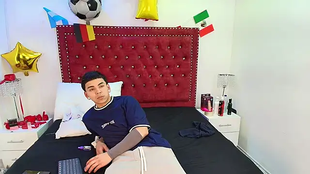 Snapshot of Jaden_and_sofia chatting on June 2026 03:07:01 AM Jaden and sofia online show from June 2026 03:07:01 AM