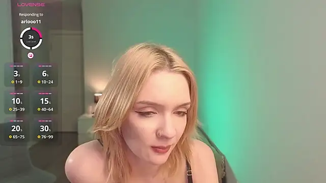Snapshot of lily_moony chatting on May 2026 11:54:02 PM lily moony online show from May 2026 11:54:02 PM