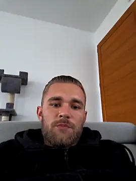 Snapshot of Benjamiinlt chatting on May 2026 06:38:01 PM Benjamiinlt online show from May 2026 06:38:01 PM