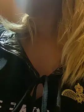 FoxxyFoxx online show from March 2026 08:15:01 PM