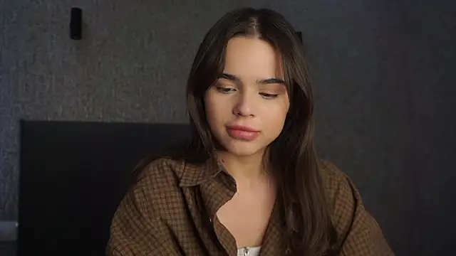 Snapshot of linclars chatting on April 2026 01:15:02 PM linclars online show from April 2026 01:15:02 PM