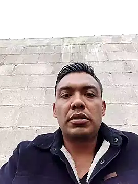 latinomoreno95 online show from February 2026 11:43:02 PM