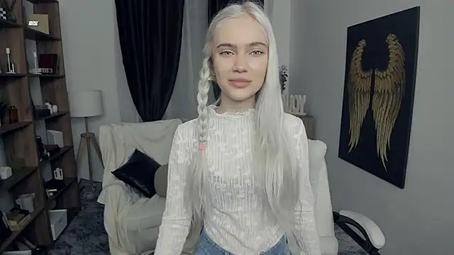 KristalCrowner online show from February 2026 07:09:02 PM