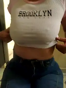 veronik111 online show from April 2026 04:34:02 PM