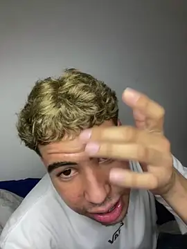 lzinho9153 online show from March 2026 09:44:02 PM