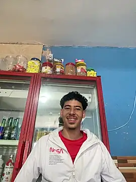 lzinho9153 online show from April 2026 04:33:02 PM