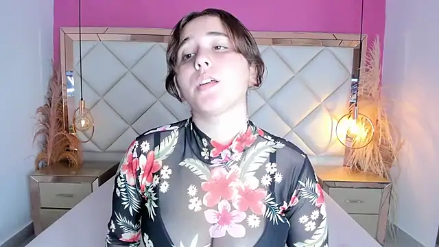 NikollHills online show from January 2026 05:48:02 PM