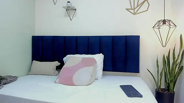 mayaevansmg online show from February 2026 12:16:01 PM