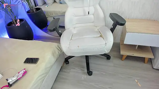 iim Cloe online show from April 2026 08:46:01 PM