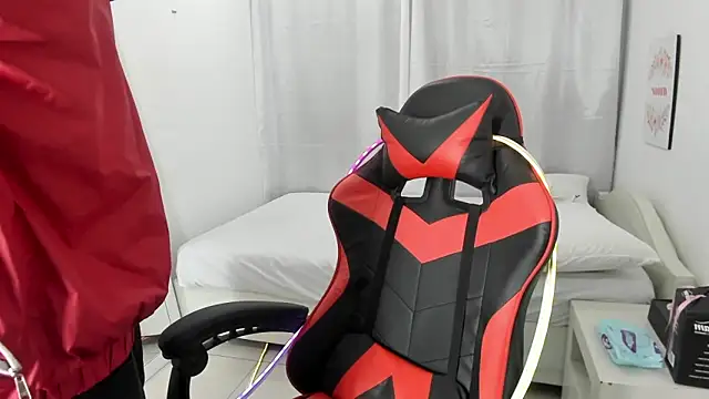 julian xx online show from March 2026 07:20:02 PM