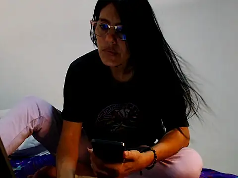Elizabeth manzon online show from May 2026 09:56:02 PM
