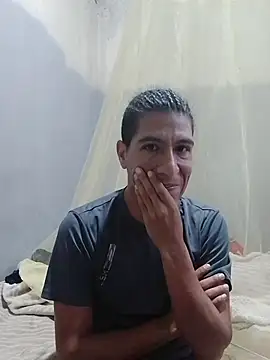 Rodrigohernan19 online show from May 2026 09:17:02 AM
