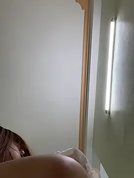 Snapshot of Liness101 chatting on February 2026 12:01:02 PM Liness101 online show from February 2026 12:01:02 PM