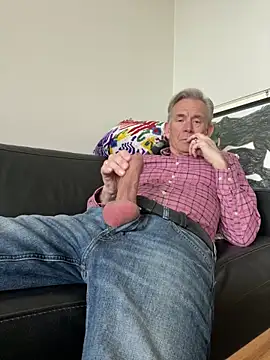 Pierre4tjyxx online show from February 2026 12:15:01 PM