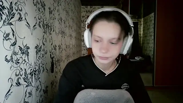 LxayBloom online show from April 2026 07:45:01 AM