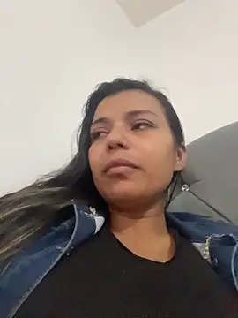 cinthia2011 online show from February 2026 10:39:01 PM