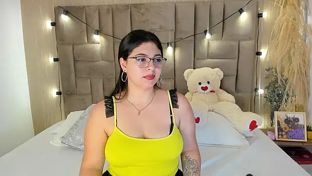 Snapshot of MiiaGreys chatting on January 2026 08:24:02 PM MiiaGreys online show from January 2026 08:24:02 PM