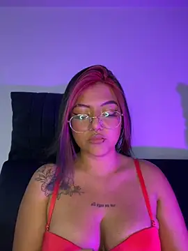 Snapshot of queen_of_you_heart chatting on February 2026 02:08:02 AM queen of you heart online show from February 2026 02:08:02 AM