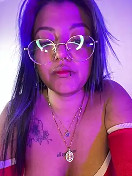 Snapshot of queen_of_you_heart chatting on April 2026 11:20:02 PM queen of you heart online show from April 2026 11:20:02 PM