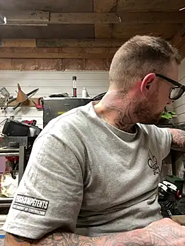 Snapshot of WIDBIGWHITECOCK chatting on February 2026 04:33:01 AM WIDBIGWHITECOCK online show from February 2026 04:33:01 AM