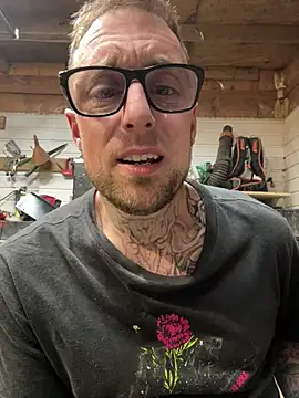 Snapshot of WIDBIGWHITECOCK chatting on February 2026 06:22:01 AM WIDBIGWHITECOCK online show from February 2026 06:22:01 AM