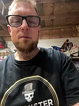 Snapshot of WIDBIGWHITECOCK chatting on February 2026 06:08:01 AM WIDBIGWHITECOCK online show from February 2026 06:08:01 AM