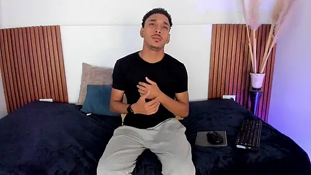 Julian Dark  online show from February 2026 04:16:02 AM