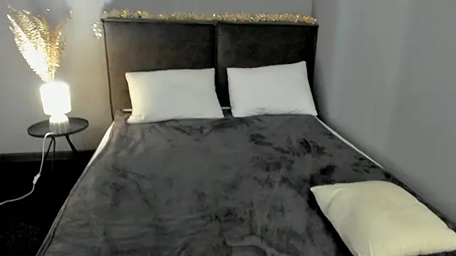 SkinyJoys online show from February 2026 06:22:01 AM