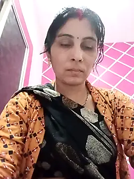 Snapshot of Hot_ree85 chatting on February 2026 05:36:02 AM Hot ree85 online show from February 2026 05:36:02 AM