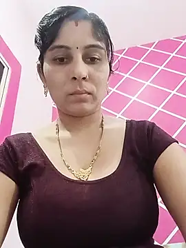Snapshot of Hot_ree85 chatting on June 2026 07:02:01 AM Hot ree85 online show from June 2026 07:02:01 AM