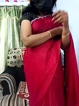 Snapshot of Tinarosy13 chatting on February 2026 11:22:01 PM Tinarosy13 online show from February 2026 11:22:01 PM