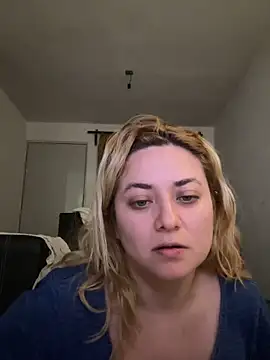 Lililuxx online show from April 2026 07:22:01 AM