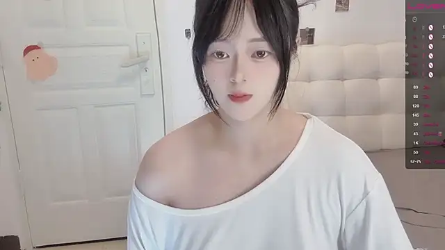 sunny-ly online show from April 2026 06:45:02 PM