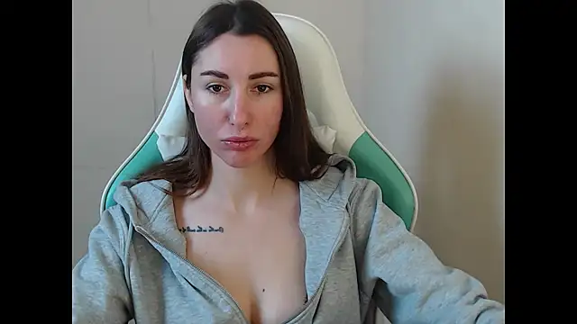 cammila horn online show from January 2026 12:32:02 PM