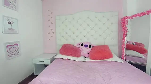 Snapshot of Clarita_Hill chatting on February 2026 07:18:01 PM Clarita Hill online show from February 2026 07:18:01 PM