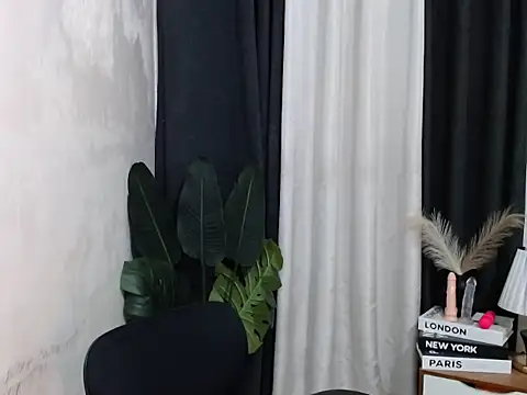 Pretty Lys online show from April 2026 09:51:02 AM