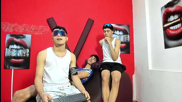 Snapshot of AVENGER_BOYS2026 chatting on April 2026 07:23:01 PM AVENGER BOYS2026 online show from April 2026 07:23:01 PM