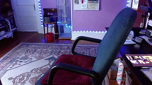 Snapshot of LickYourYoni chatting on May 2026 01:40:01 PM LickYourYoni online show from May 2026 01:40:01 PM