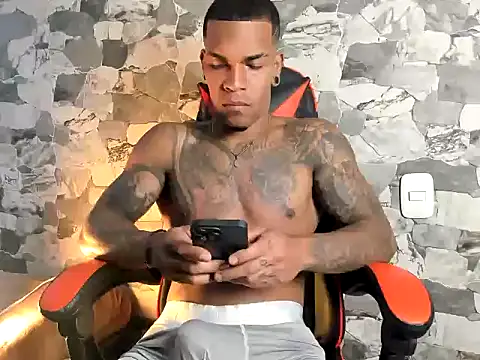 Snapshot of blackboy-strong chatting on April 2026 06:11:02 PM blackboy-strong online show from April 2026 06:11:02 PM