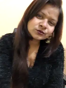 Snapshot of Attractive_Queen_ chatting on January 2026 08:49:01 AM Attractive Queen online show from January 2026 08:49:01 AM