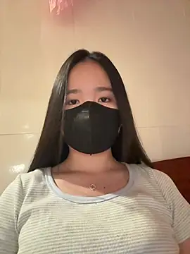 Gwen879 online show from April 2026 01:22:02 PM