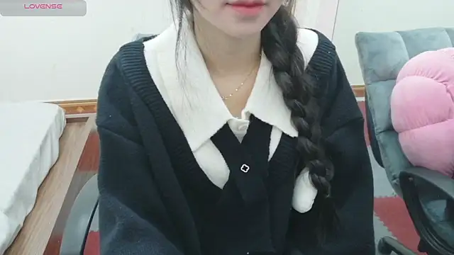 Snapshot of Bee_bee1 chatting on February 2026 06:00:02 AM Bee bee1 online show from February 2026 06:00:02 AM