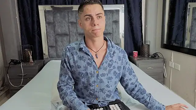 LeoMonnroe online show from February 2026 06:57:01 PM