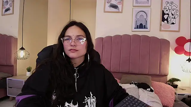 Hanabie  online show from April 2026 03:33:01 AM