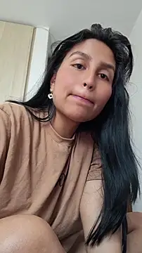 Snapshot of LunaRouuse_ chatting on June 2026 04:08:02 PM LunaRouuse online show from June 2026 04:08:02 PM
